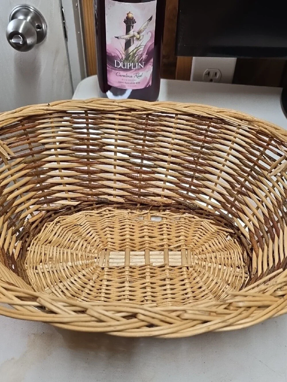 Vtg.Woven Rattan Serving Basket in Natural Brown - (226)